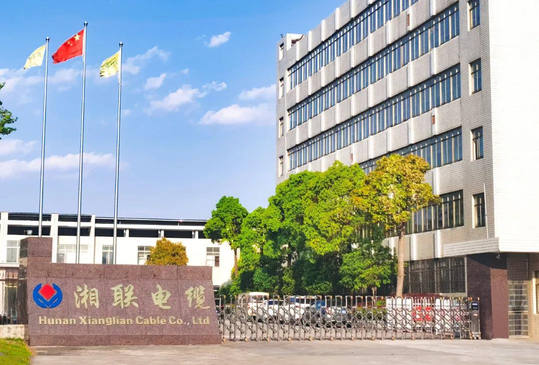 今日小雪，用一組湘聯小伙伴拍攝的美照來迎接廠區的冬天！